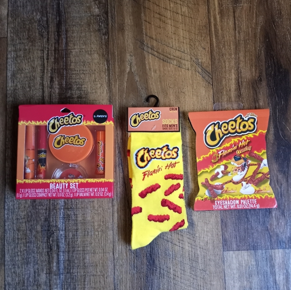 Cheetos Beauty Set, Eye Pallet and Socks